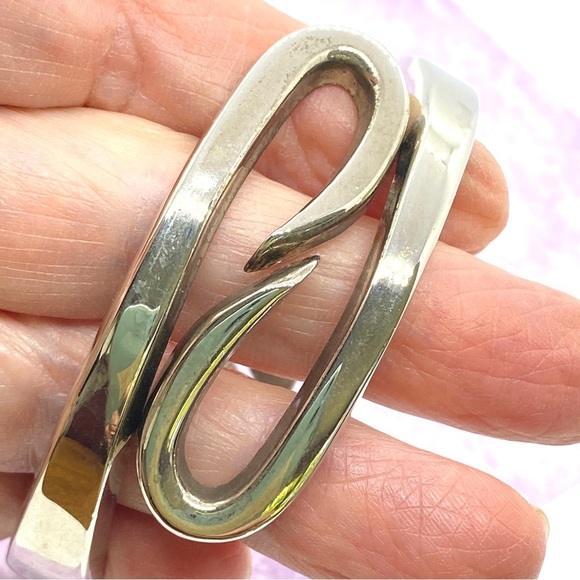 Vintage Silvertone Hinged Clamper Bracelet - Picture 4 of 6